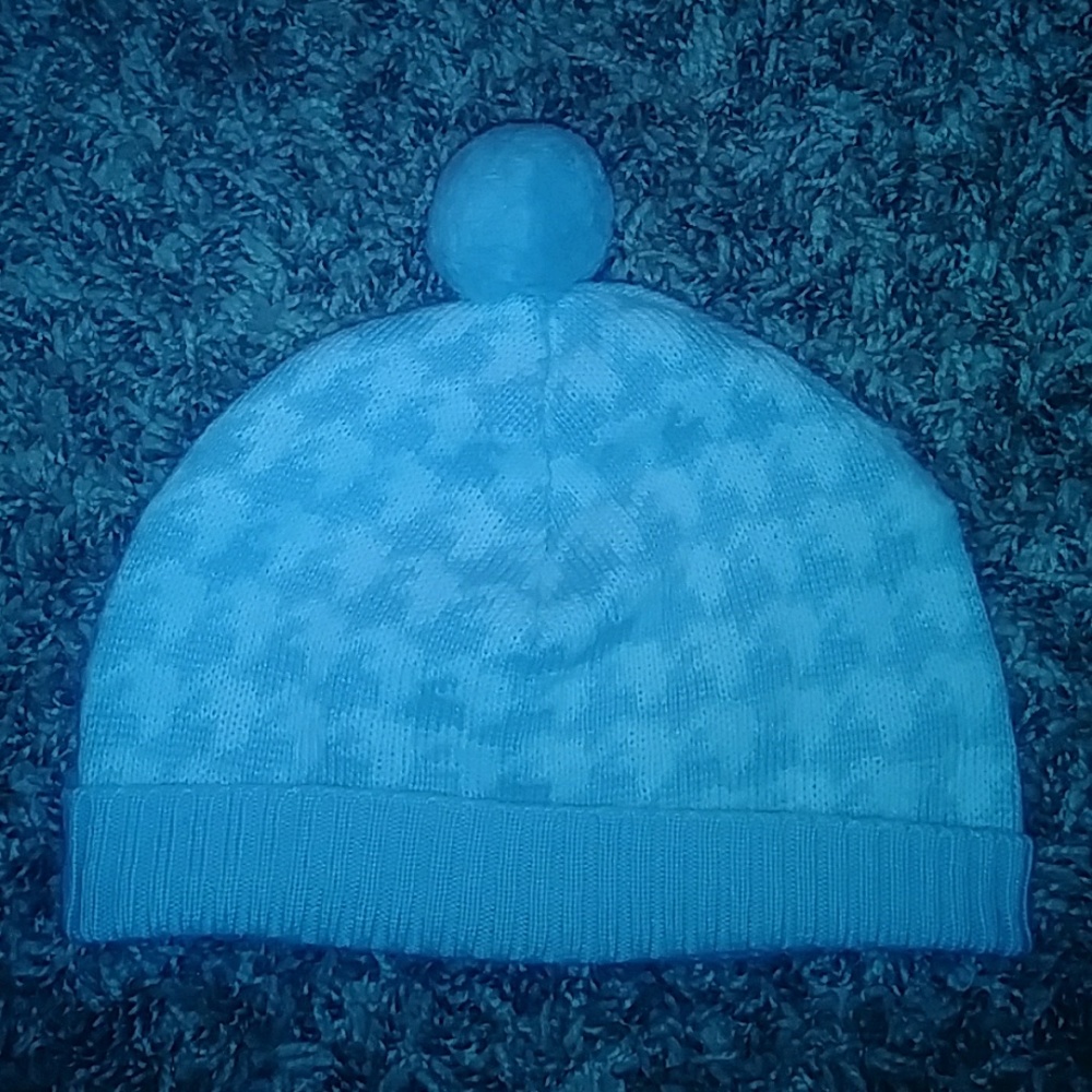 #657 New Arrival 🧤Baby luxuries baby hat. Size:6-12 m